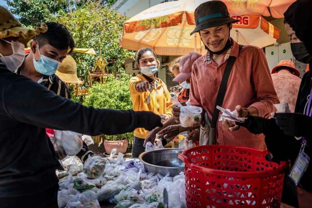 people buy food