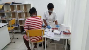 nurse conducts a test for a pregnant worker 